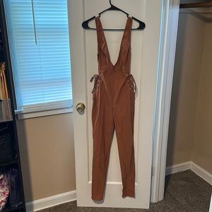 Sleeveless jumper with ties